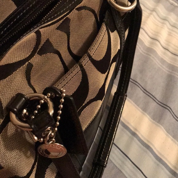 Black/grey signature coach shoulder bag - Picture 8 of 8